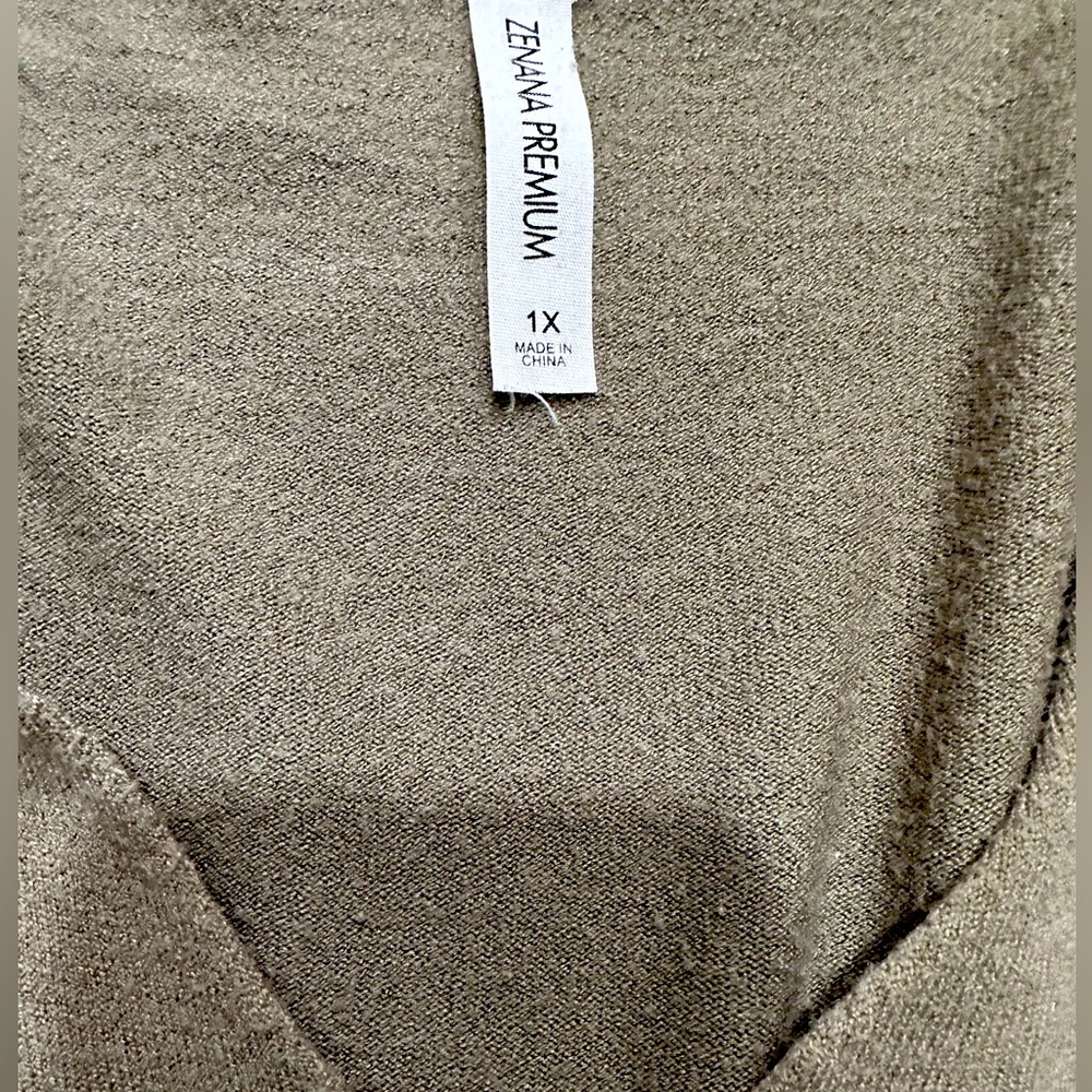 Zenana Premium light weight sweater.